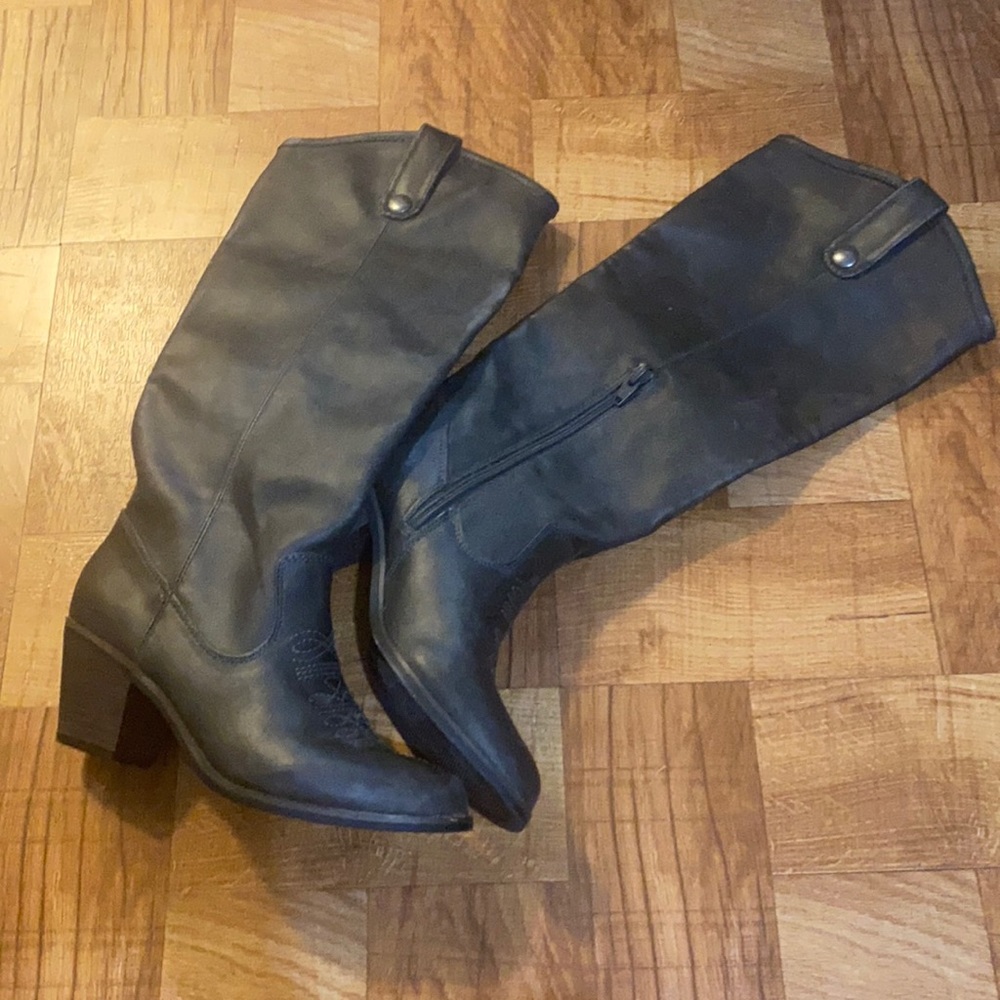 Worn 3 times Grey cowboy boots need to be dusted great condition from Target